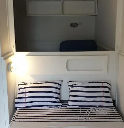 MAGNIFICENT accommodation on the PORT of Hyères * Hyères