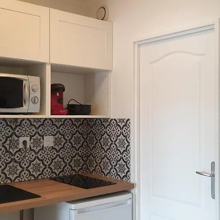 MAGNIFICENT accommodation on the PORT of Hyères Appartamento